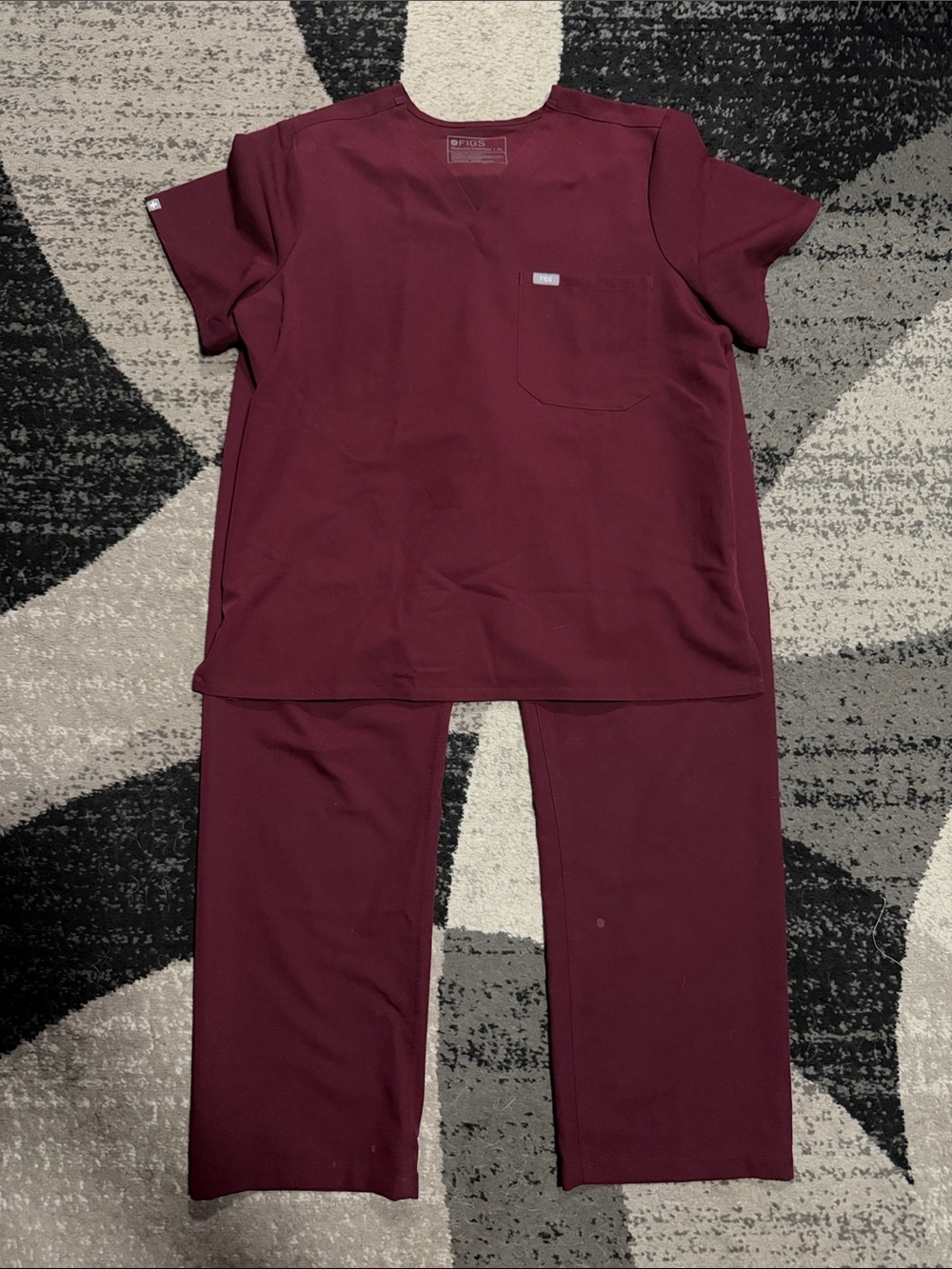 Figs Women’s Scrub Set: Catarina Scrub Top Livingston High-Rise Straight Leg